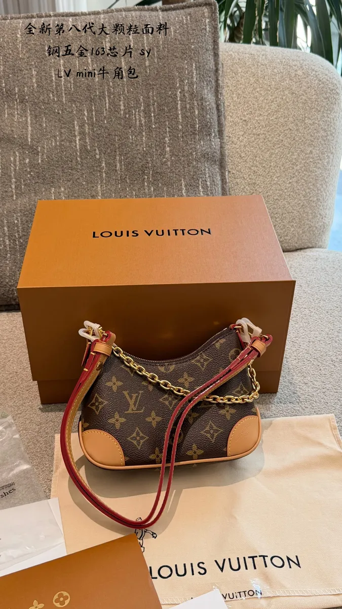 Louis Vuitton Nano Monogram Chain Crossbody Bag - 20 cm — source photograph 1 of 3