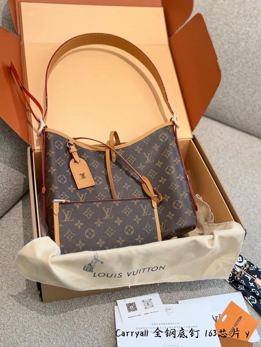 Louis Vuitton Neverfull Monogram Tote Bag - 30 cm — source photograph 1 of 3