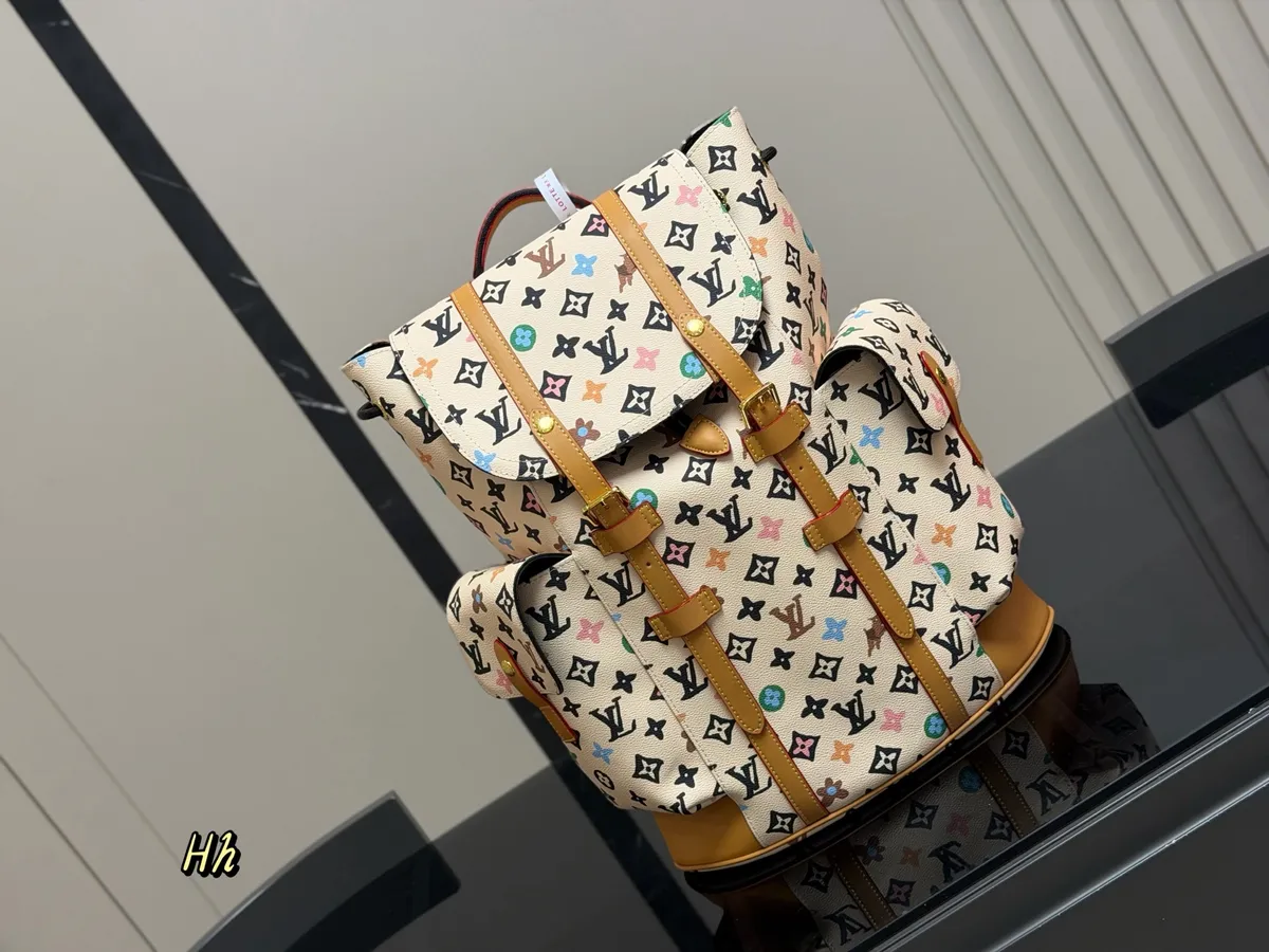 Louis Vuitton Nice Backpack - 33 × 43 cm — source photograph 1 of 3