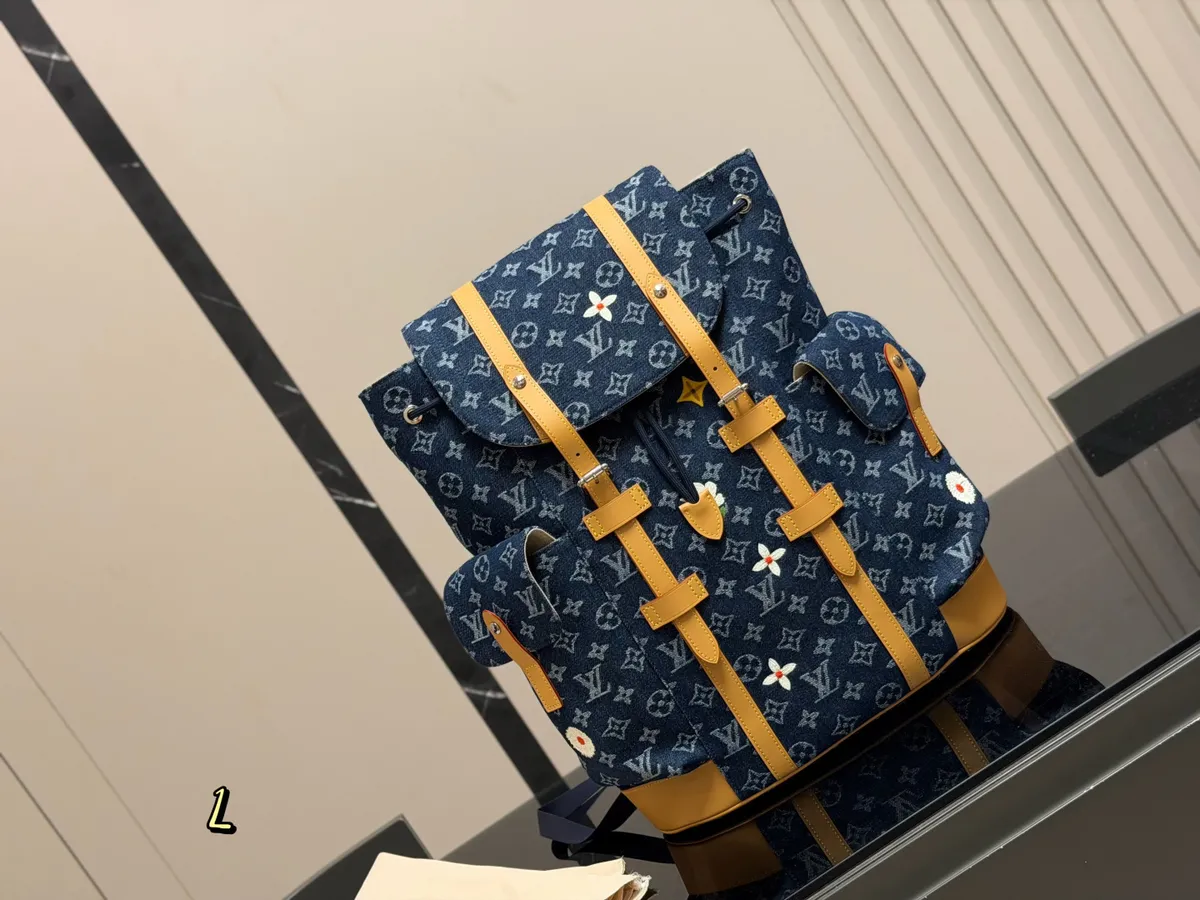Louis Vuitton Nice Backpack Replica - 33 × 43 cm — source photograph 1 of 3