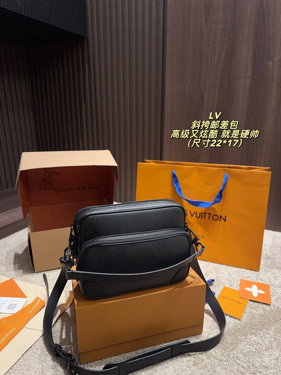 Louis Vuitton Nice Messenger Bag — source photograph 1 of 3
