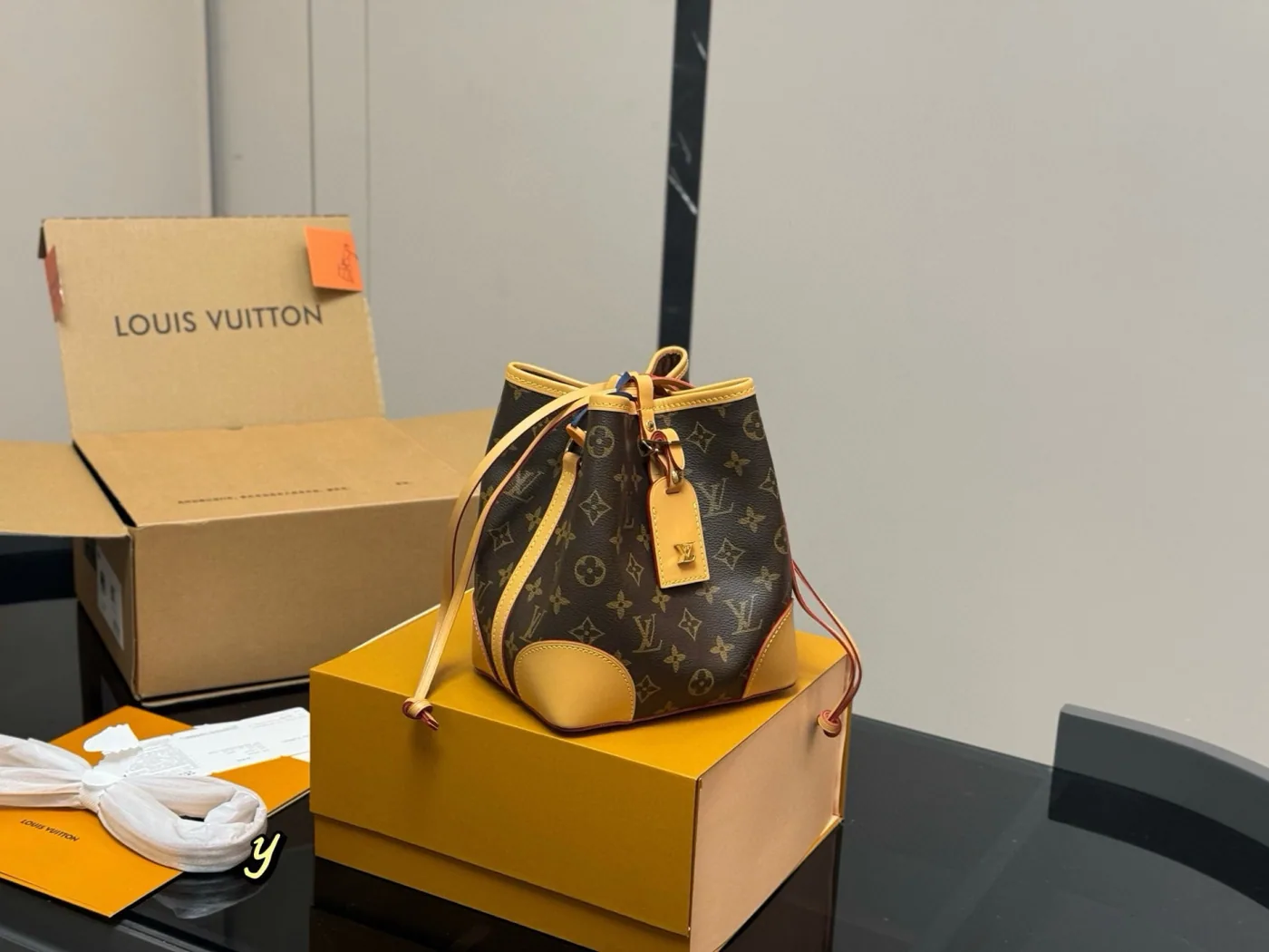 Louis Vuitton Noé Purse Monogram Bucket Bag, brown — full bucket bag