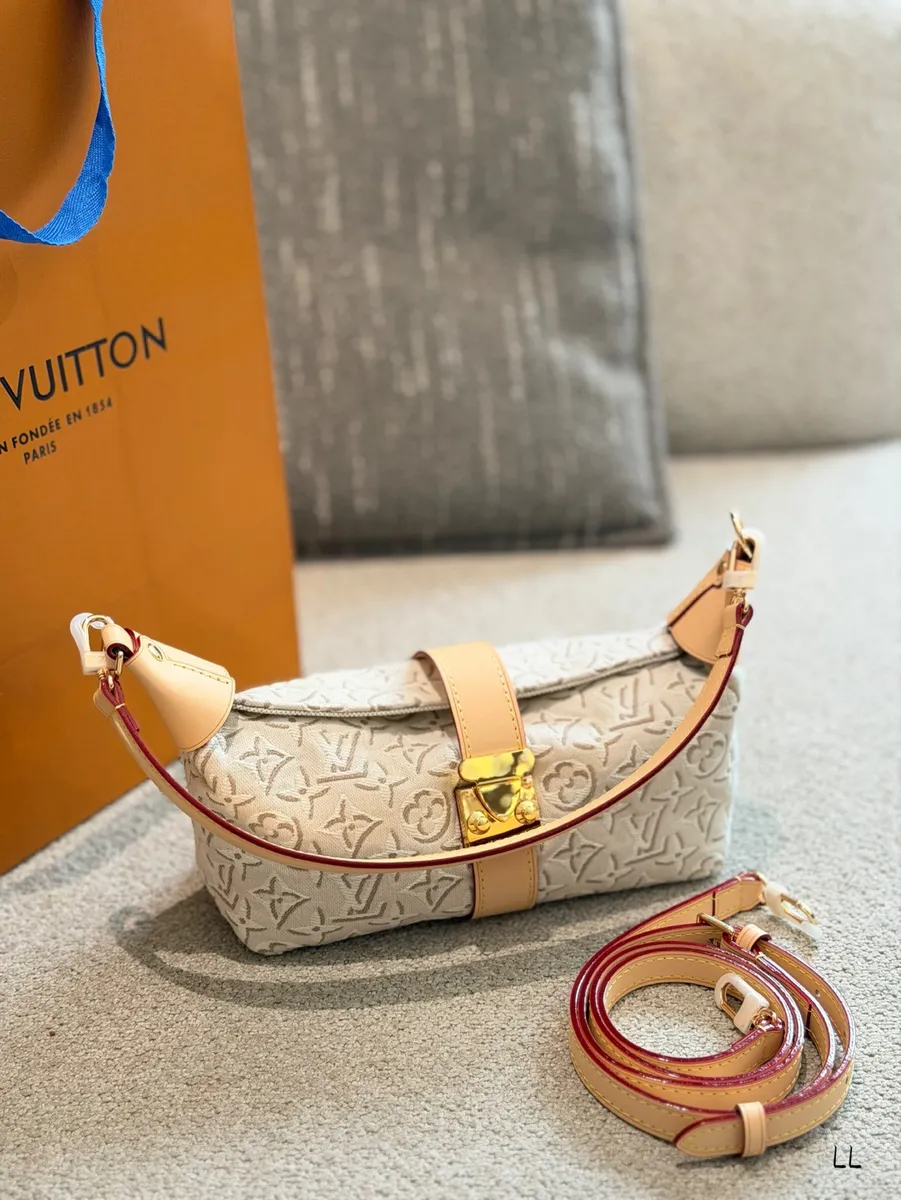 Louis Vuitton Pochette Embroidered Monogram Crossbody Bag - 18.5 × 10 × 6 cm — source photograph 1 of 3