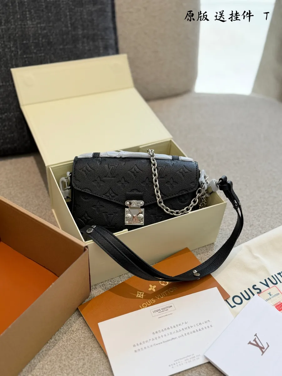 Louis Vuitton Pochette Métis Chain Crossbody Bag - 21.5 × 6 × 13.5 cm — source photograph 1 of 3