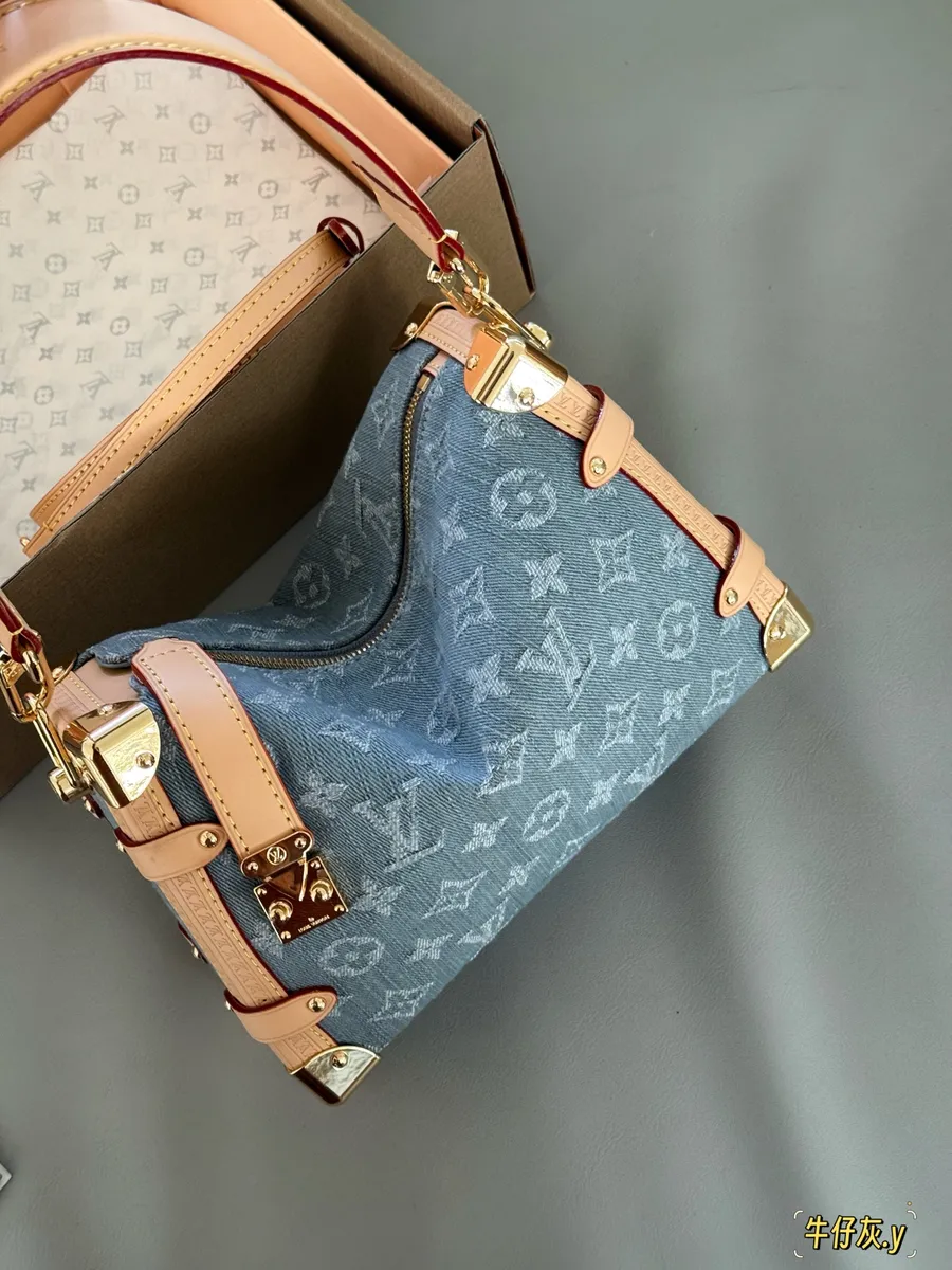Louis Vuitton Side Trunk Denim Handbag - 23 × 16 cm — source photograph 1 of 3