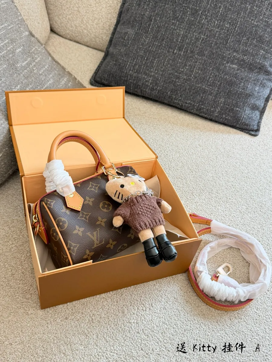 Louis Vuitton Speedy Canvas Monogram Satchel Bag - 18 cm — source photograph 1 of 3