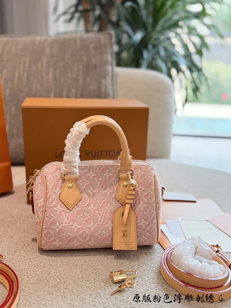 Louis Vuitton Speedy Embroidered Canvas Crossbody Bag - 20 cm — source photograph 1 of 3