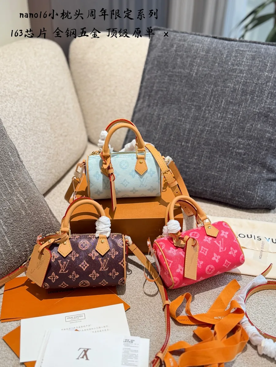 Louis Vuitton Speedy Monogram Crossbody Bag - 16 × 10 × 7 cm — source photograph 1 of 3