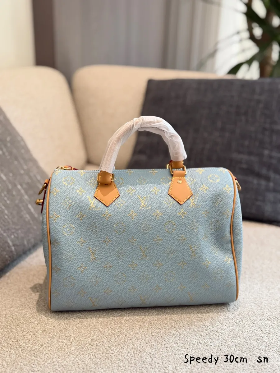 Louis Vuitton Speedy Monogram Satchel Bag - 30 cm — source photograph 1 of 3