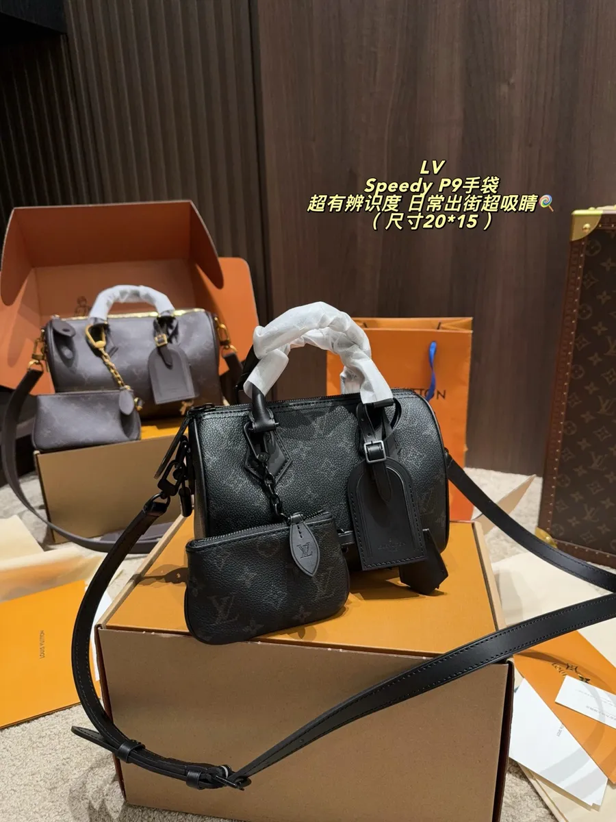 Louis Vuitton Speedy Monogram Travel Bag — source photograph 1 of 3