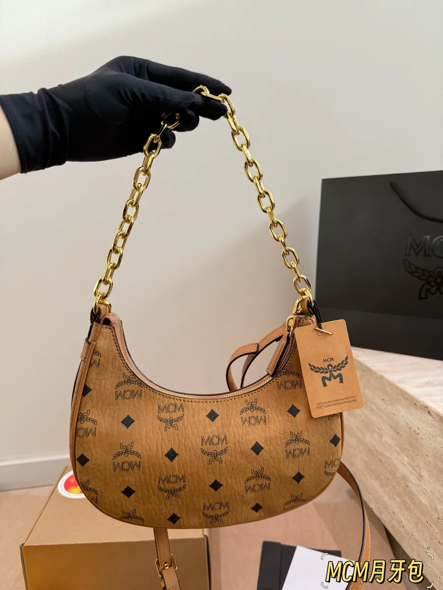 MCM Aren Chain Shoulder Bag - 6.5 × 24 × 19 cm — source photograph 1 of 3