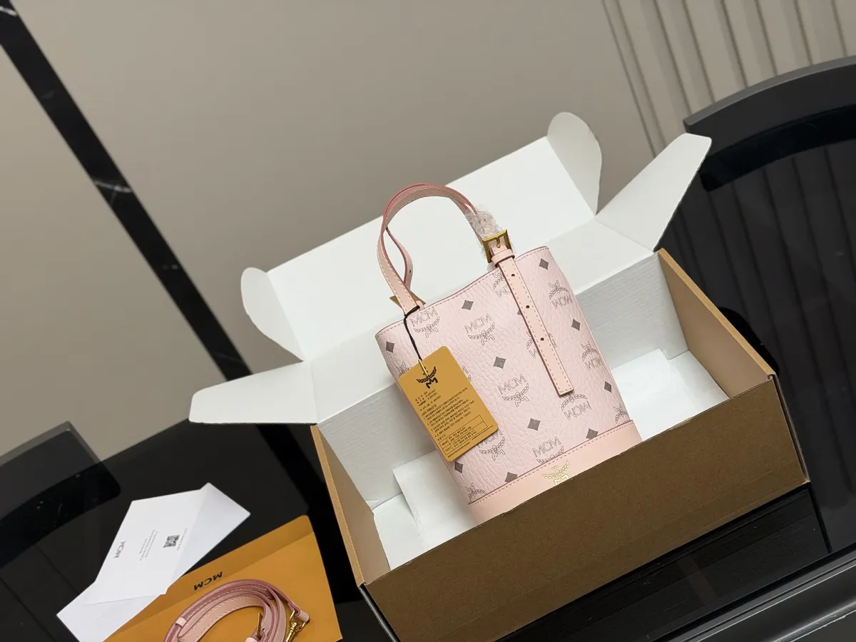 MCM Bucket Bag - 15 × 19 cm — source photograph 1 of 3