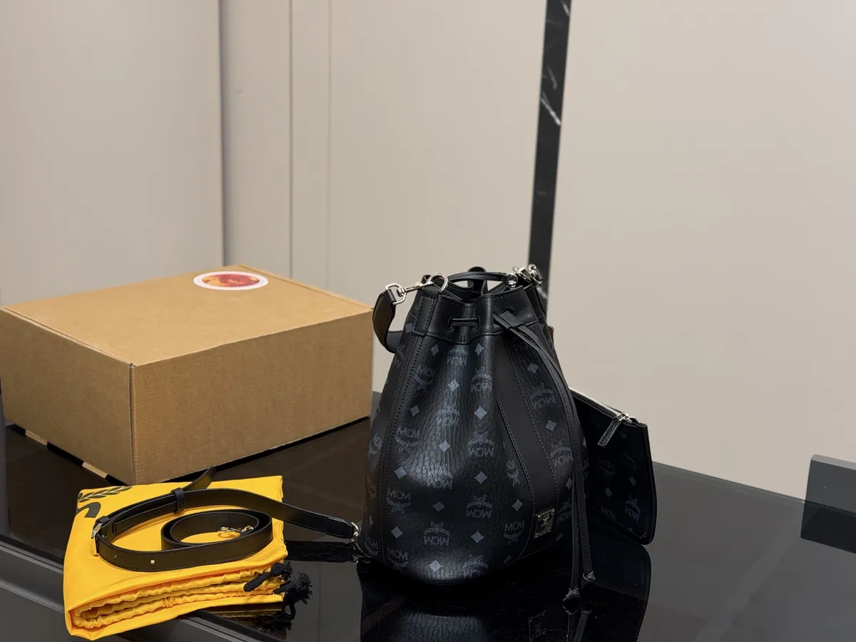 MCM Bucket Bag - 23 × 26 cm — source photograph 1 of 3
