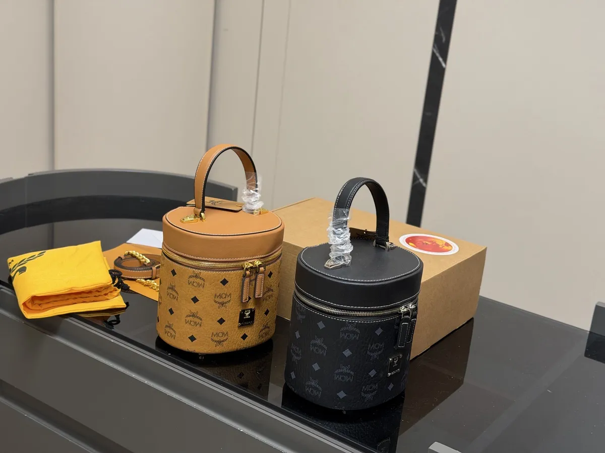MCM Patricia Handbag Replica - 16 × 17 cm — source photograph 1 of 3
