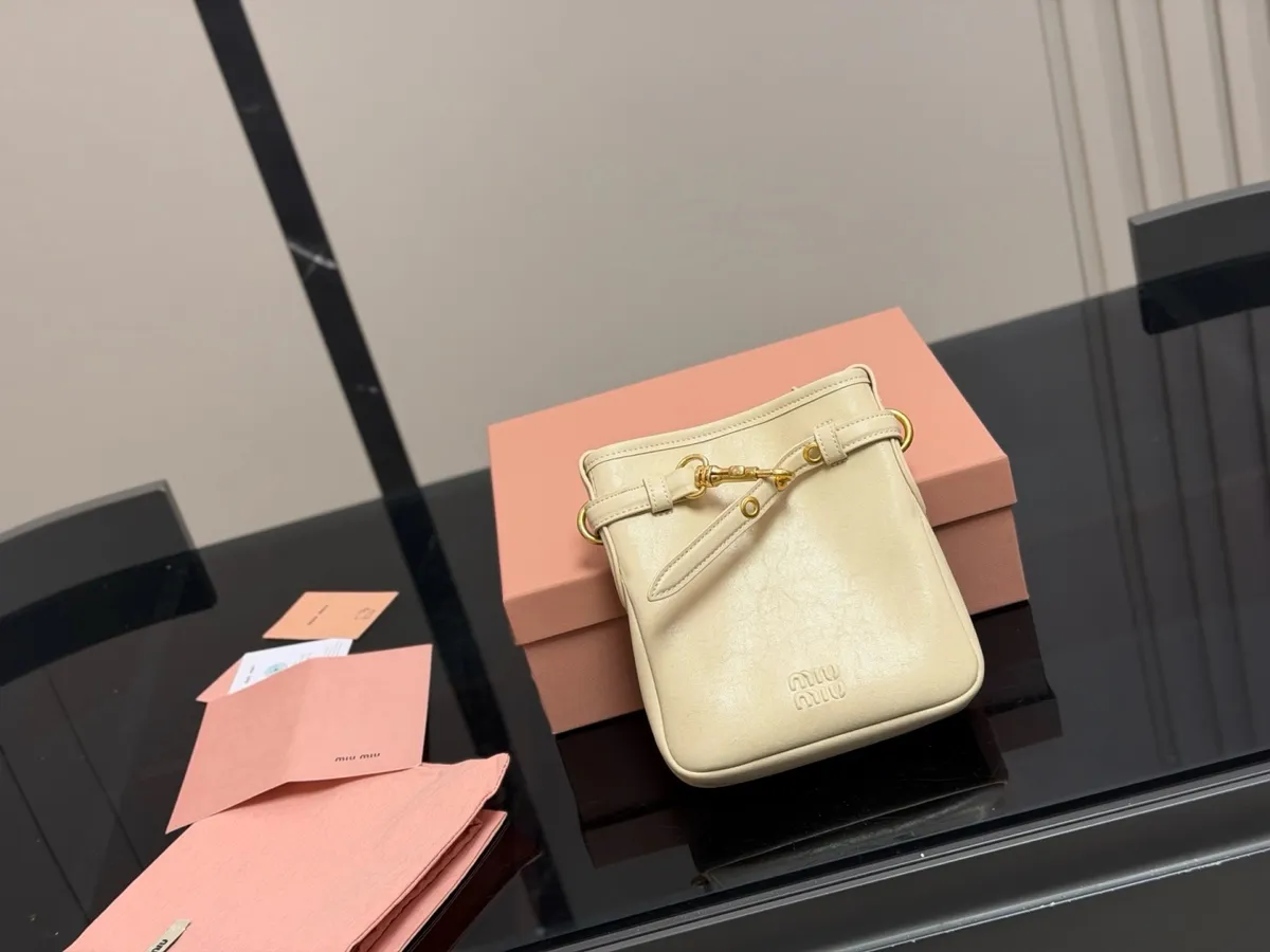 Miu Miu Aventure Crossbody Bag - 18 × 20 cm — source photograph 1 of 3