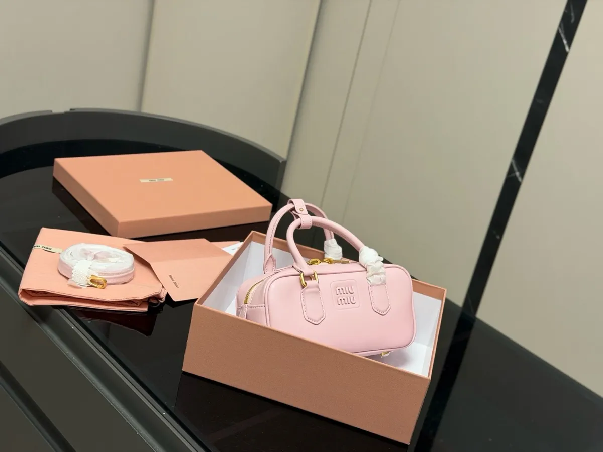 Miu Miu Crossbody Bag - 23 × 11 cm — source photograph 1 of 3