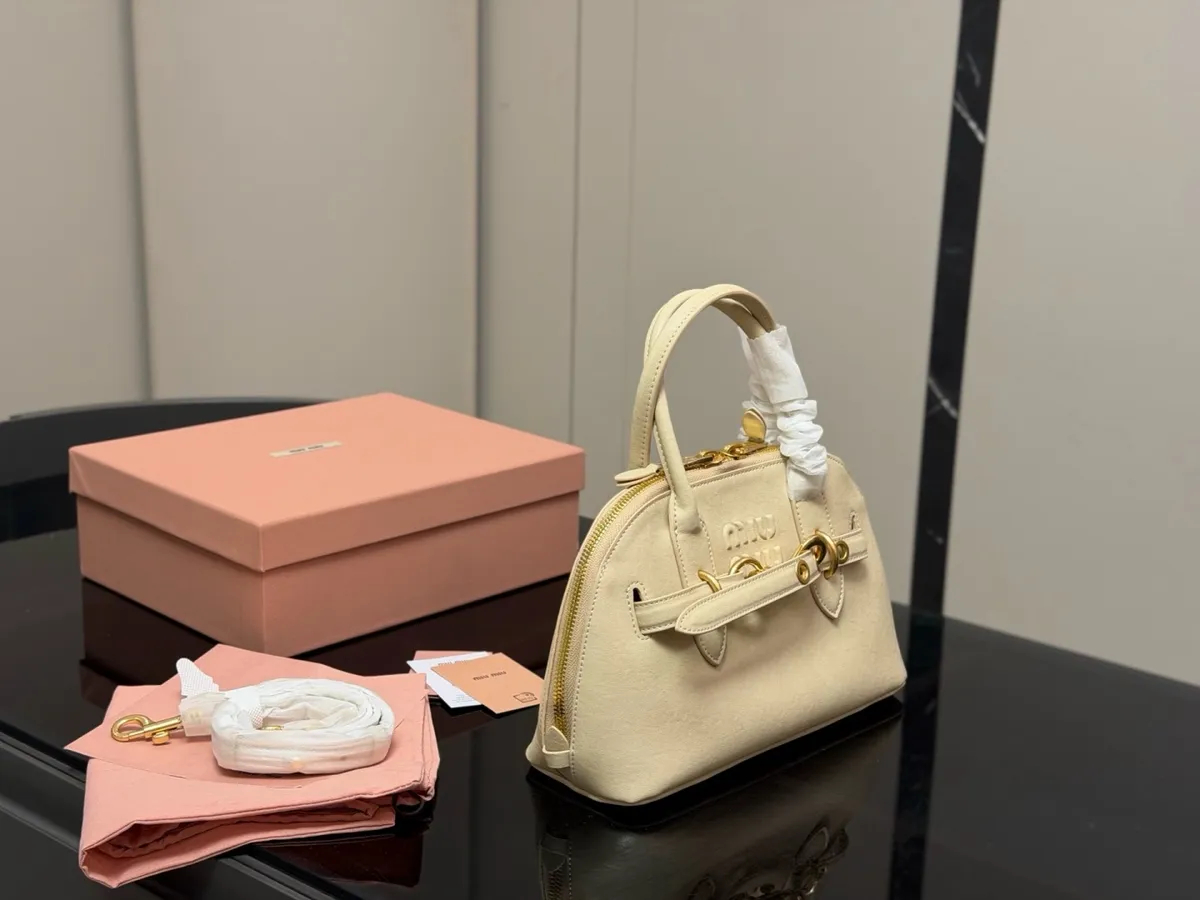 Miu Miu Crossbody Bag - 28 × 16 cm — source photograph 1 of 3