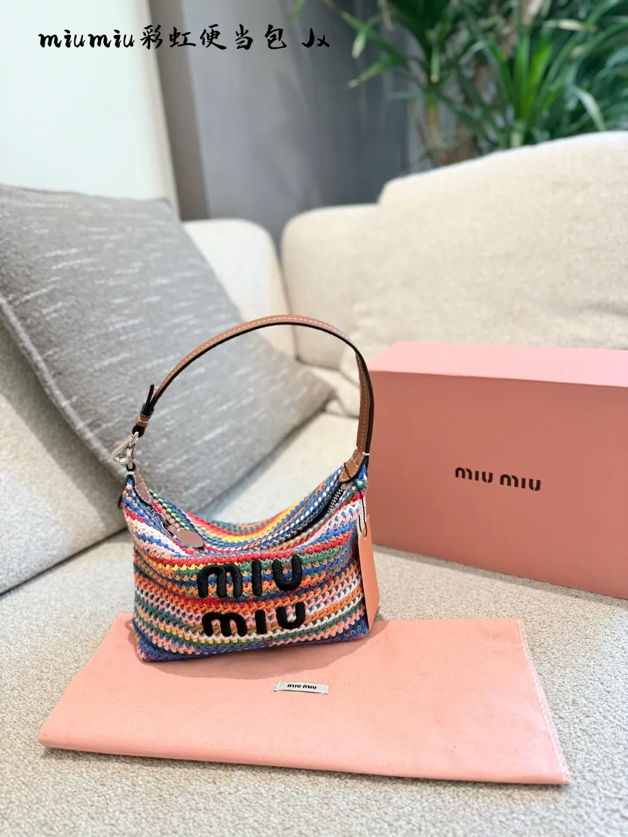 Miu Miu Handbag - 20 cm — source photograph 1 of 3