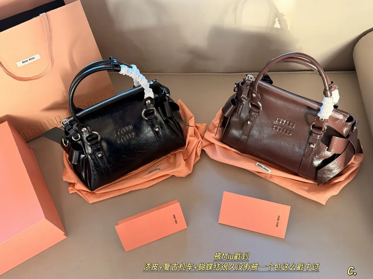 Miu Miu Patent Finish Bow Handbag Replica - 24 × 21 cm — source photograph 1 of 3
