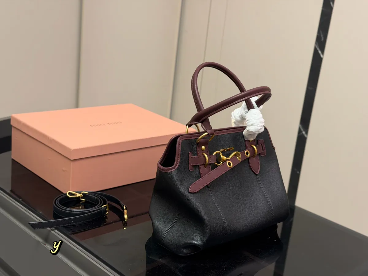 Miu Miu Tote Bag - 32 × 26 cm — source photograph 1 of 3