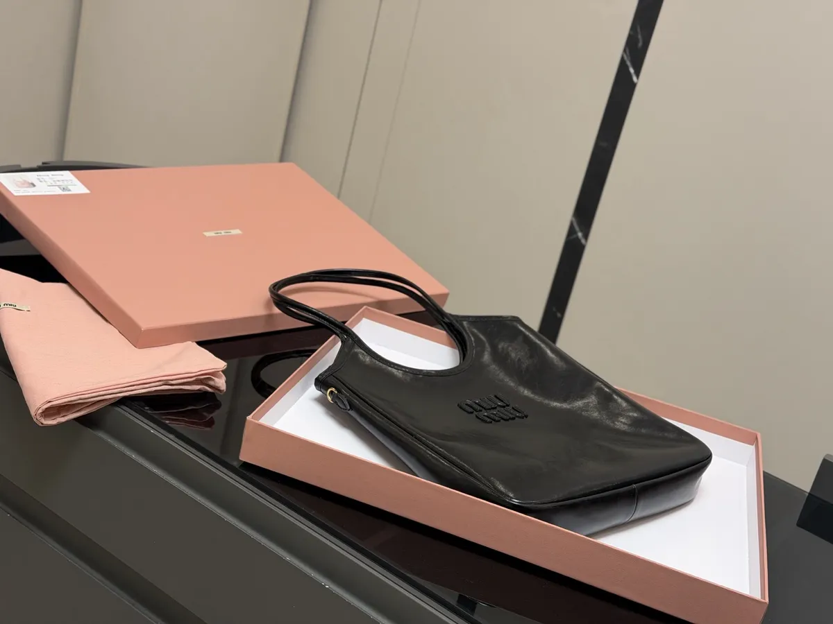 Miu Miu Tote Bag - 33 × 28 cm — source photograph 1 of 3