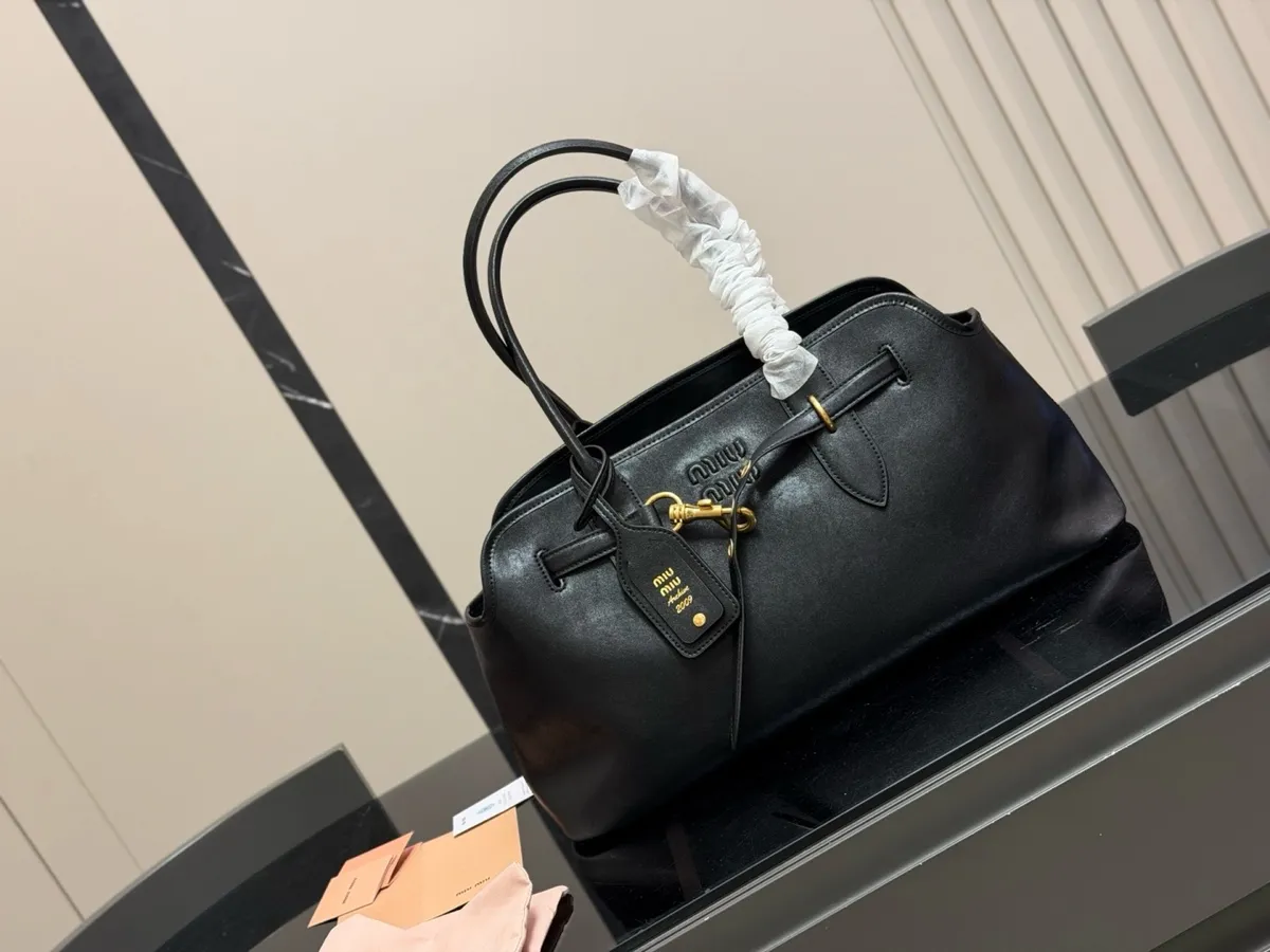 Miu Miu Tote Bag - 44 × 23 cm — source photograph 1 of 3