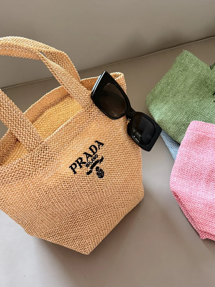 Prada Raffia Style Handbag - 23 cm — source photograph 1 of 3
