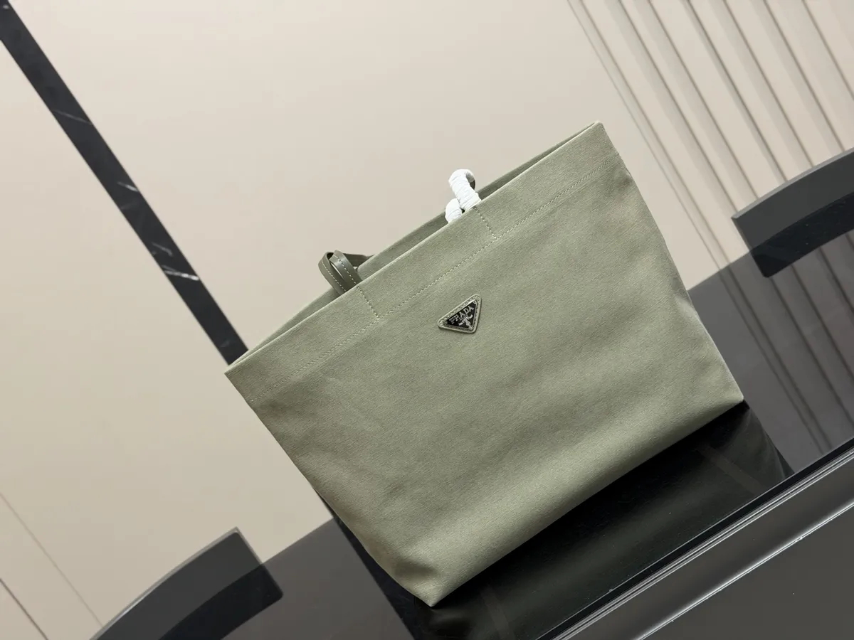 Prada Tote Bag - 37 × 30 cm — source photograph 1 of 3