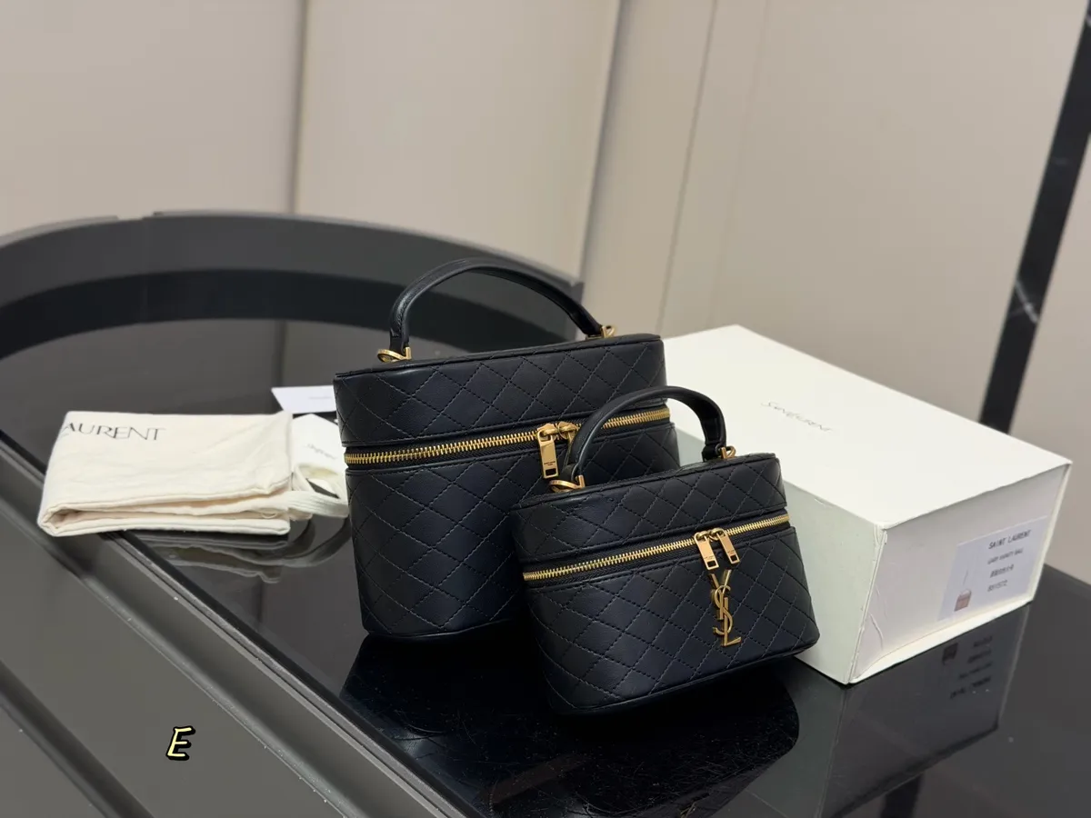 Saint Laurent Gaby Crossbody Bag - 22 × 17 cm Options — source photograph 1 of 3
