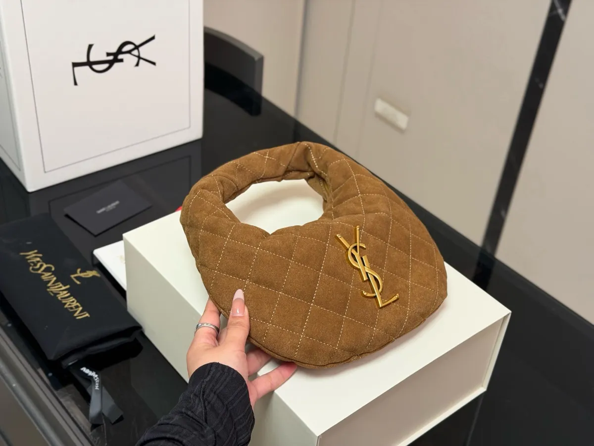 Saint Laurent Handbag - 26 × 17 cm — source photograph 1 of 3
