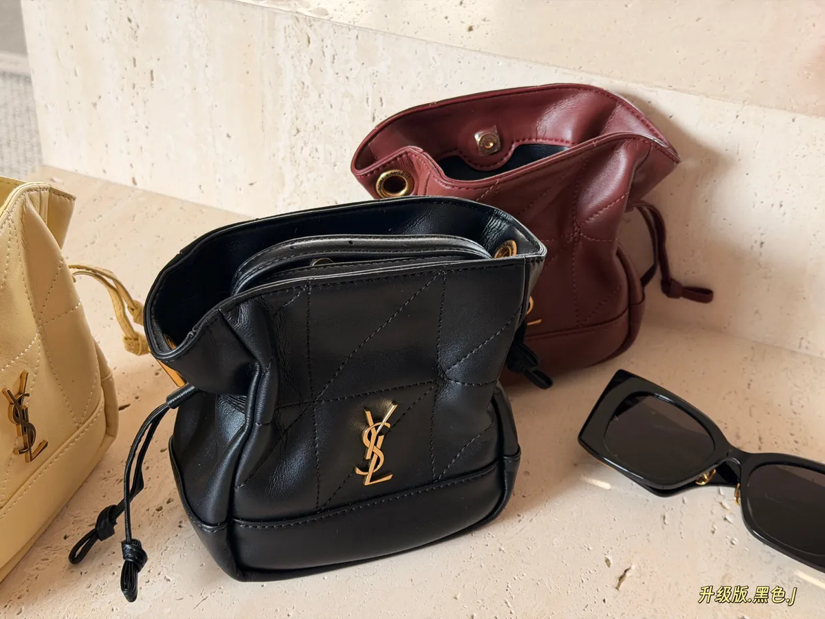 Saint Laurent Jamie Chain Mini Bag - 14.5 × 15.5 cm — source photograph 1 of 3