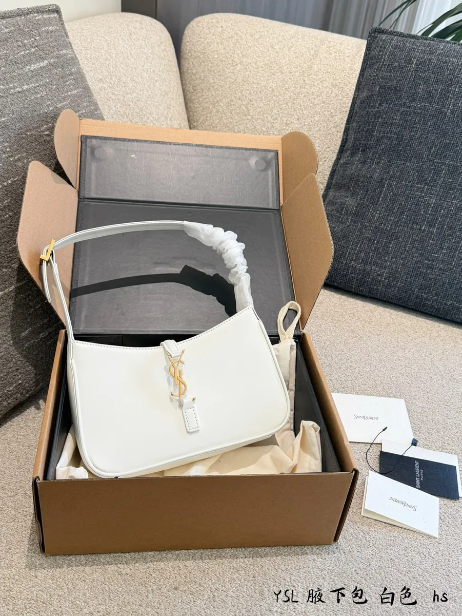 Saint Laurent Le 5 A 7 Shoulder Bag - 25 × 14 × 6 cm — source photograph 1 of 3