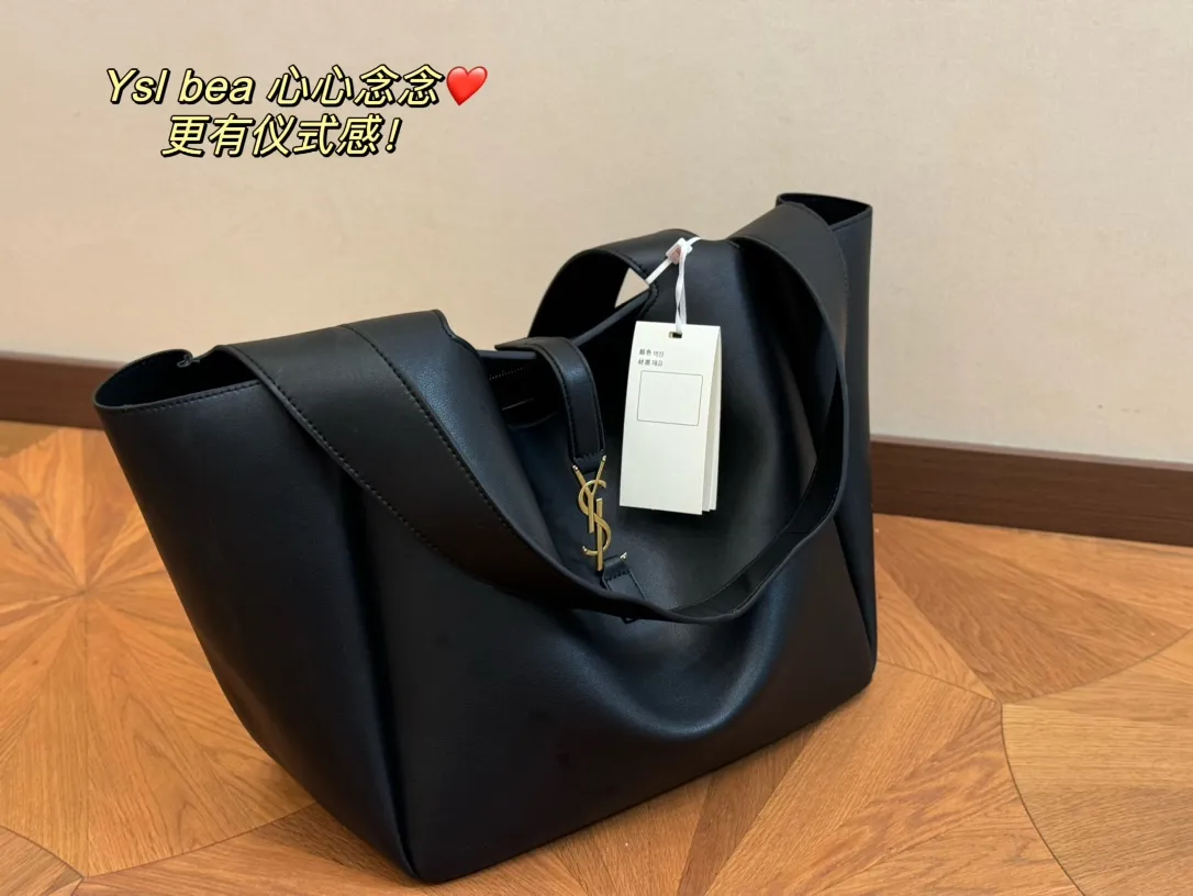 Saint Laurent Tote Bag - 32 × 27 cm — source photograph 1 of 3