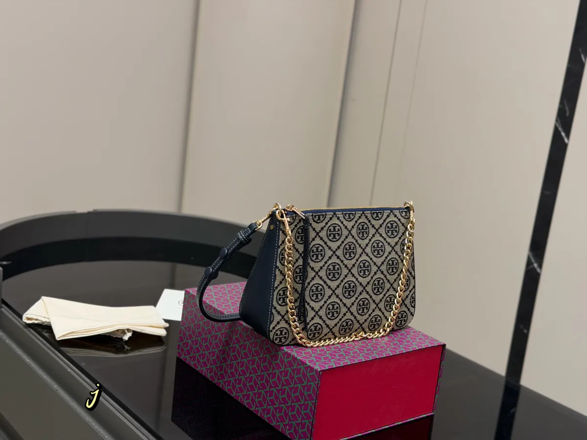 Tory Burch Monogram Shoulder Bag - 24 × 16 cm — source photograph 1 of 3