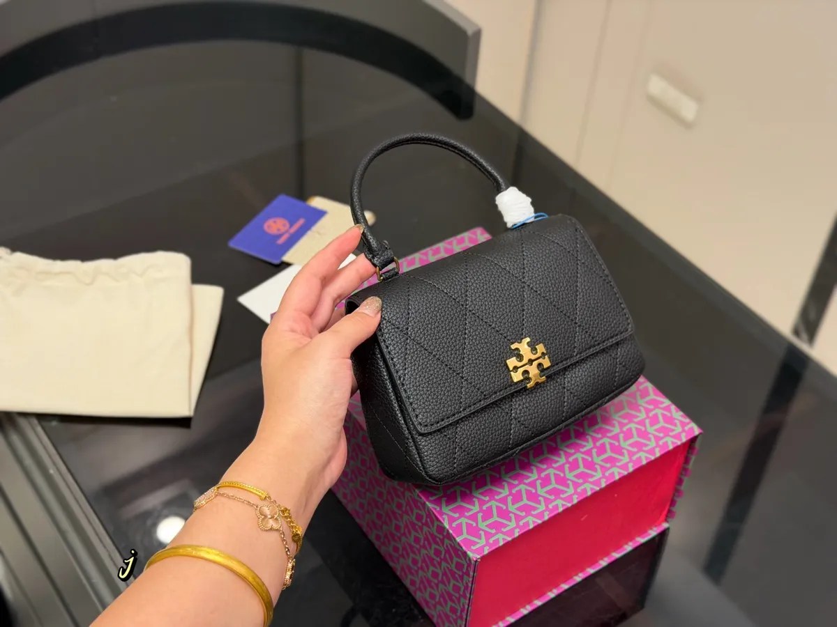 Tory Burch Quilted Chain Crossbody Bag - 18 × 12 cm — source photograph 1 of 3