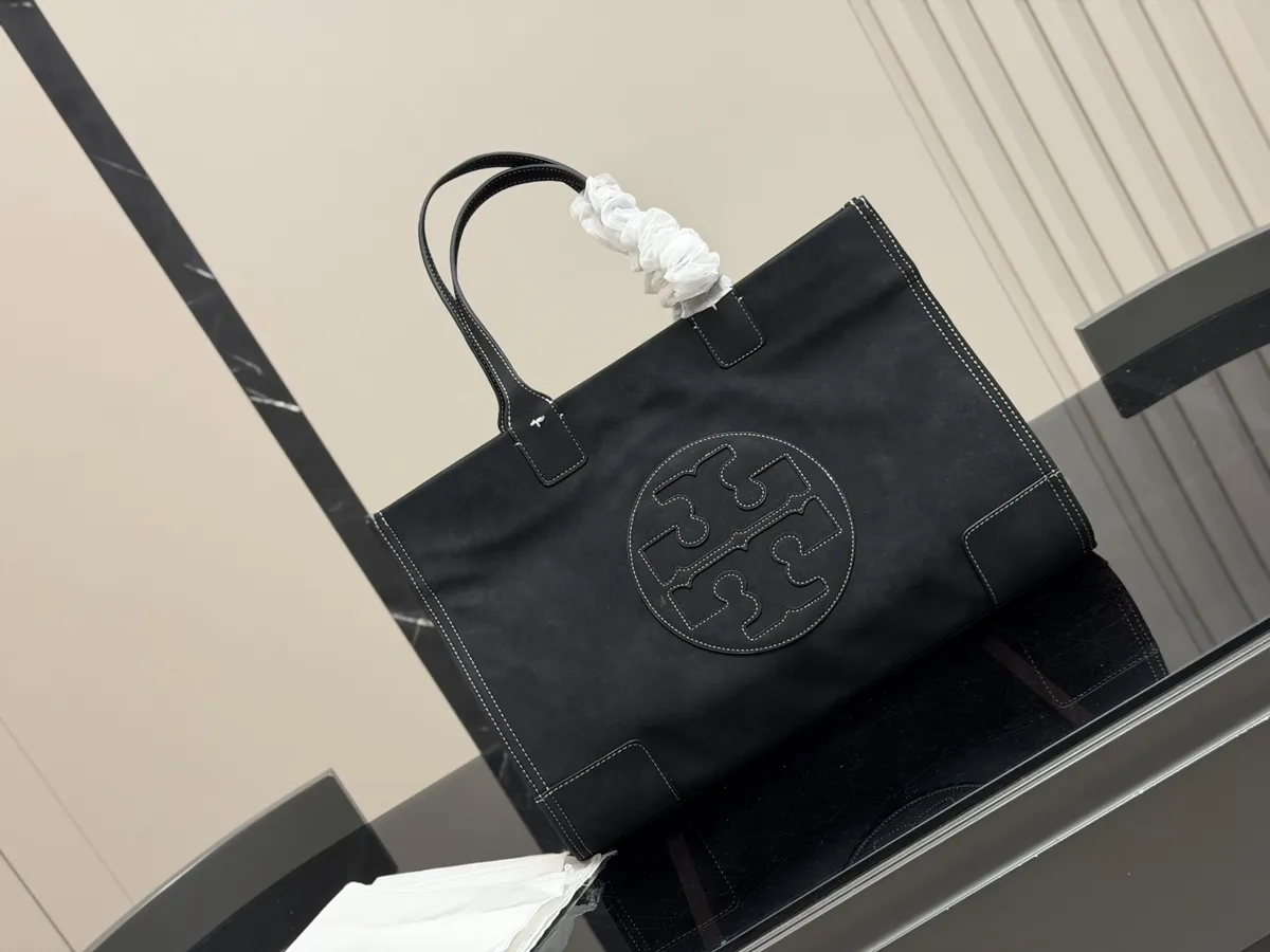 Tory Burch Tote Bag - 42 × 30 cm — source photograph 1 of 3